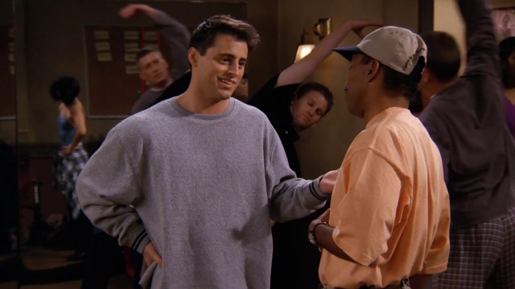 Joey discute avec le chorégraphe